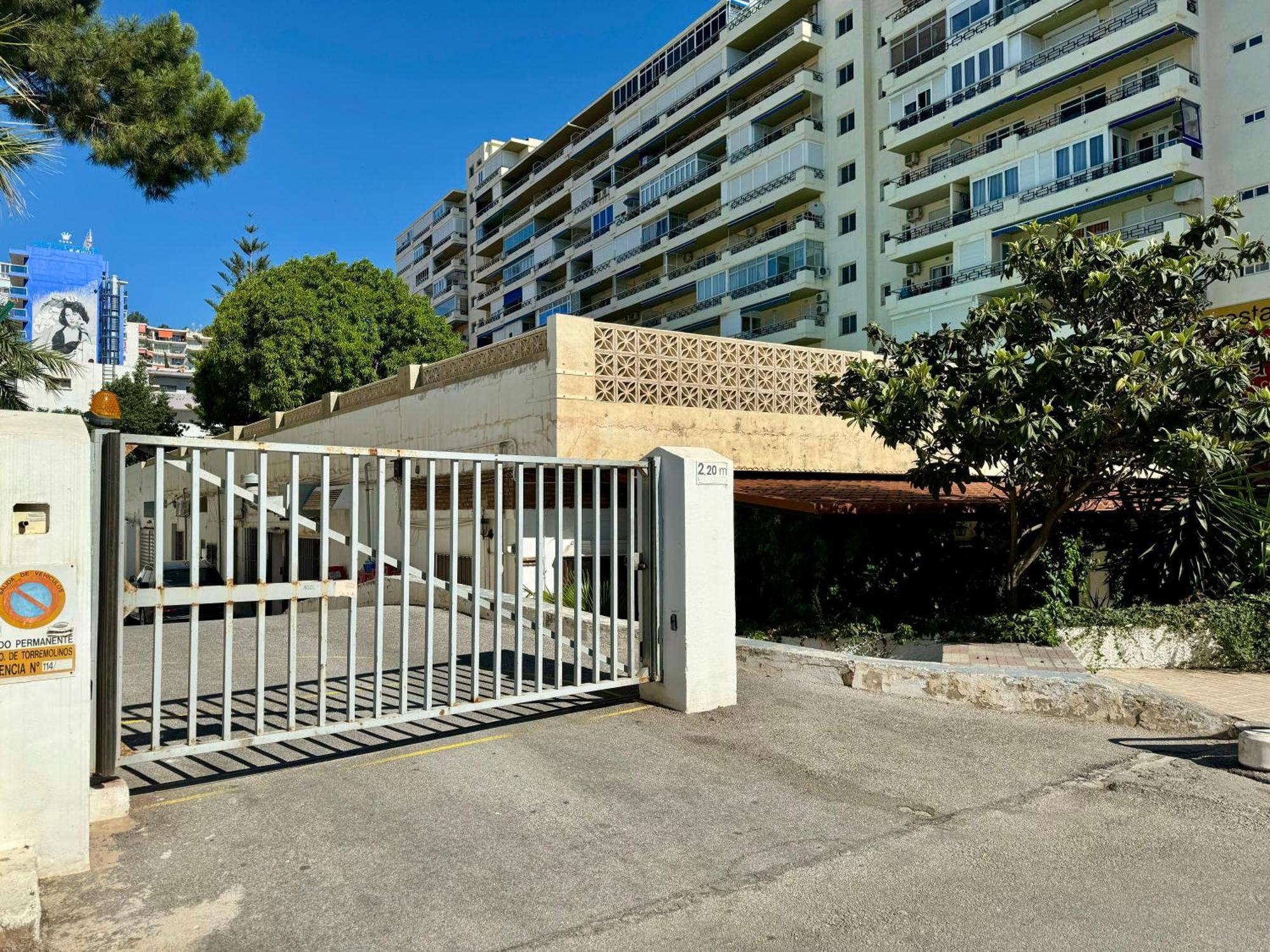 En Carihuela Con Vistas Y Plaza De Garaje, Nucleo Cristal Daire Torremolinos Oda fotoğraf